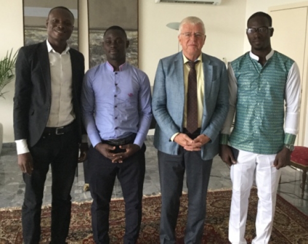 &rsquo;Ambassadeur allemand Claus Bernard Auer et les trois premiers assistants en langue bavaroise