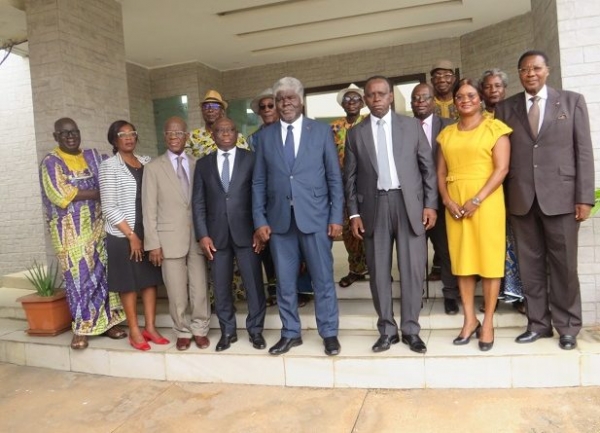 C&ocirc;te d&rsquo;Ivoire : Le ministre-gouverneur, Robert Beugr&eacute; Mamb&eacute; s&rsquo;entretient avec une d&eacute;l&eacute;gation de la communaut&eacute; &laquo; Atchan &raquo;