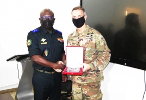C&ocirc;te d'Ivoire/ Coop&eacute;ration militaire : le chef des op&eacute;rations sp&eacute;ciales de l&rsquo;arm&eacute;e am&eacute;ricaine et le General Lassina Doumbia analysent les axes de coop&eacute;ration entre les deux arm&eacute;es