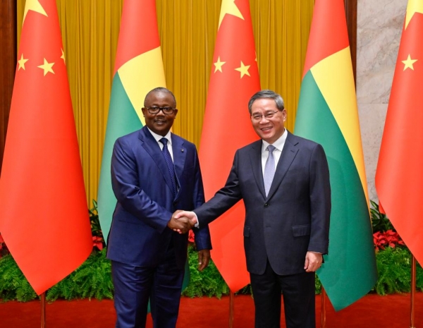 Entretien &agrave; Beijing entre le Premier ministre chinois et le Pr&eacute;sident de la Guin&eacute;e-Bissau