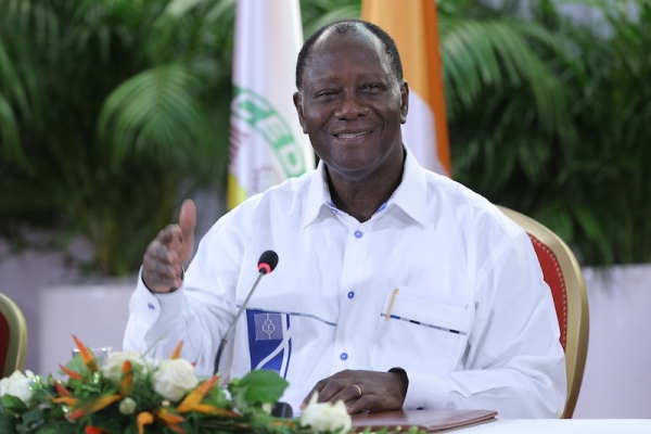 Conf&eacute;rence de presse de cl&ocirc;ture de la visite d&rsquo;Etat : Ouattara r&eacute;pond au clerg&eacute; catholique explique le sens de la d&eacute;cision du Gouvernement d&rsquo;augmenter le prix de l&rsquo;&eacute;lectricit&eacute; s&rsquo;engage &agrave; ne pas permettre &laquo; la chienlit &raquo; aux prochaines &eacute;lections