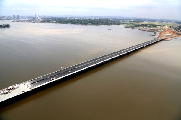 Vue d'un pont en construction &agrave; Abidjan. Image d'illustration. (DR)