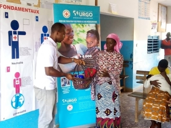 C&ocirc;te d'Ivoire/ Taabo/ Lelebl&eacute; : Journ&eacute;e m&egrave;re-enfant  La fondation Urgo honore 10 femmes