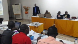 M&eacute;decins et infirmiers sp&eacute;cialistes form&eacute;s pour encadrer les praticiens de la m&eacute;decine traditionnelle (PMT) dans la lutte contre la tuberculose.