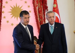 Turquie/Pr&eacute;sidentielle: Sinan Oğan soutient Erdoğan au second tour