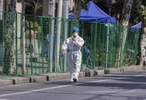 Covid: La Chine r&eacute;duit la dur&eacute;e d&rsquo;isolement