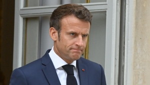 Emmanuel Macron d&eacute;nonce une &laquo;hypocrisie&raquo; africaine sur la guerre en Ukraine