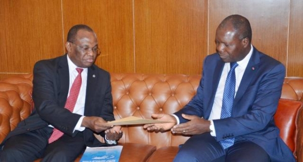 Le nouveau Repr&eacute;sentant de l&rsquo;OMS en C&ocirc;te d'Ivoire pr&eacute;sente sa lettre d&rsquo;accr&eacute;ditation au chef de la diplomatie ivoirienne