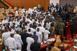 Ghana; L'arm&eacute;e intervient au sein du parlement