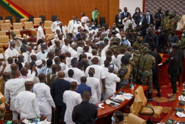 Ghana; L'arm&eacute;e intervient au sein du parlement