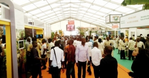 Lucarne/Agriculture : T&eacute;l&eacute;phonie, aviation &hellip; Ces stands "insolites" du SARA 2015