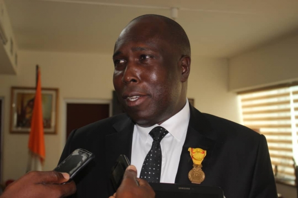 C&ocirc;te d&rsquo;Ivoire / L&rsquo;Ambassadeur Adama Dosso &eacute;lev&eacute; au grade d&rsquo;officier du m&eacute;rite sportif
