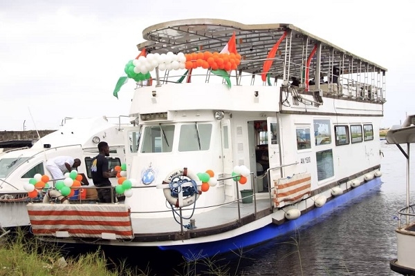 C&ocirc;te d'Ivoire An 61 : la f&ecirc;te nationale, &ccedil;a se c&eacute;l&eacute;bre aussi en croisi&egrave;re sur la lagune
