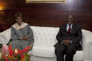 La Repr&eacute;sentante sp&eacute;ciale du Secr&eacute;taire g&eacute;n&eacute;ral des Nations Unies pour la C&ocirc;te d&rsquo;Ivoire Mme A&iuml;chatou Mindaoudou en audience avec le Premier ministre, Daniel Kablan Duncan, le 1er ao&ucirc;t 2016 
