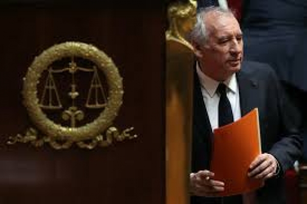 France-3228 milliards d'euros d'endettement: &laquo;Cette dette est une &eacute;p&eacute;e de Damocl&egrave;s au-dessus de notre pays... &raquo; (Fran&ccedil;ois Bayrou)