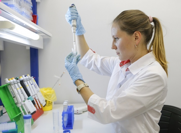 Russie/ Covid-19: le premier vaccin produit