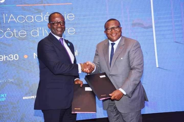D&eacute;veloppement du num&eacute;rique en C&ocirc;te d'Ivoire: le gouvernement et Smart Africa signent un protocole d'accord pour l'installation d'une acad&eacute;mie num&eacute;rique