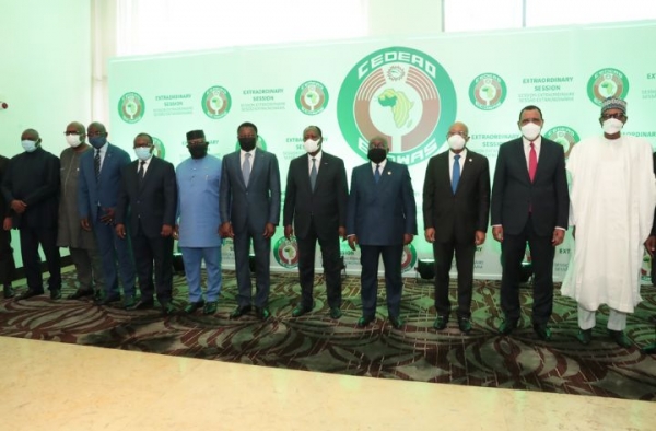 La CEDEAO suspend le Mali