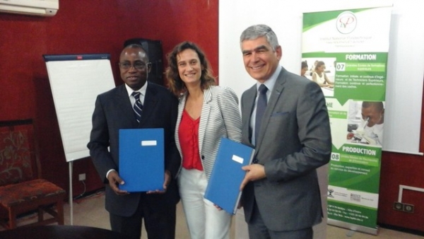 signature d'un accord cadre entre l'INP-HB et Airways Coll&egrave;ge pour la cr&eacute;ation d'une &eacute;cole a&eacute;ronautique &agrave; l'INP-HB de Yamoussoukro