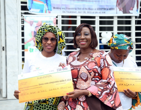 C&ocirc;te d'Ivoire/ PJ Gouv 2023-2025 : 600 acteurs du secteur informel d&rsquo;Abobo b&eacute;n&eacute;ficiaires de ch&egrave;ques d&rsquo;une valeur de 150 Millions FCFA