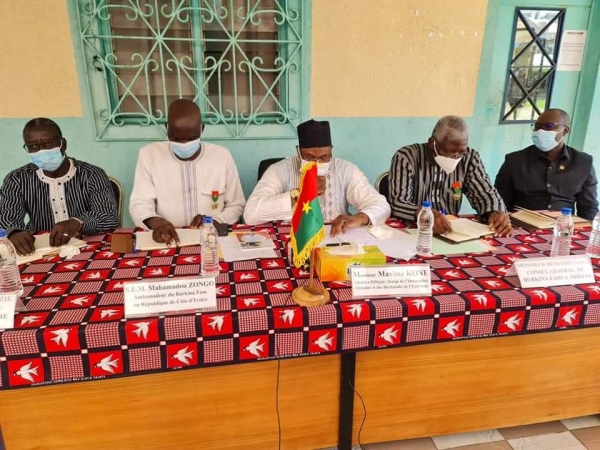 Diaspora Burkina-Faso en C&ocirc;te d'Ivoire : Le ministre d&eacute;l&eacute;gu&eacute; Maxime Kon&eacute; rencontre sa communaut&eacute;