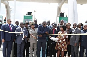 C&ocirc;te d'Ivoire/ Infrastructure routi&egrave;re: le ministre Am&eacute;d&eacute; Koffi inaugure le poste &agrave; p&eacute;age de l'autoroute Abidjan- Grand-Bassam