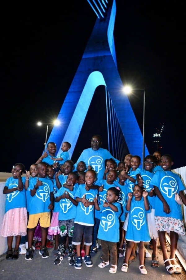 C&ocirc;te d'Ivoire/Droits des enfants:&nbsp;l'UNICEF illumine le pont ADO d'une lumi&egrave;re bleue