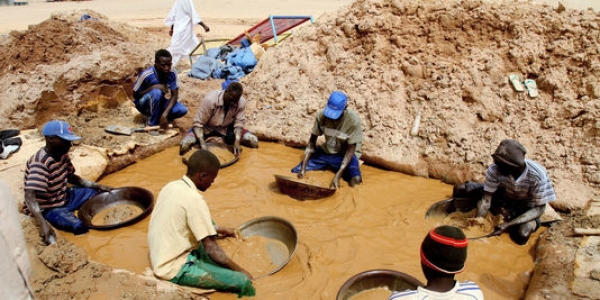 Mines: D&eacute;guerpissement de Lofiahana, plus gros site d&rsquo;orpaillage clandestin du Hambol