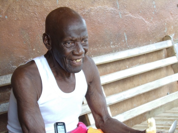 Le vieux photograhe des grandes c&eacute;r&eacute;monies &agrave; Dimbokro des ann&eacute;es 1975, Diakit&eacute; Mamadou