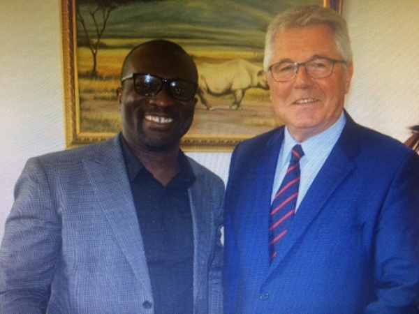 Le pr&eacute;sident de O2A Alain Dupouy (&agrave; droite) et le secr&eacute;taire g&eacute;n&eacute;ral Monnint Kouleon (&agrave; gauche)