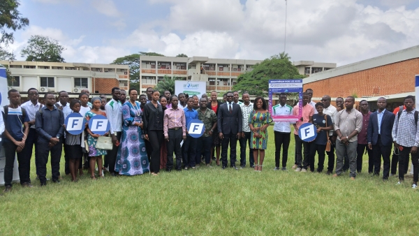 Lecture-Ecriture : la fondation Friedrich Naumann initie la &laquo; Biblioth&egrave;que Hors les Murs &raquo;