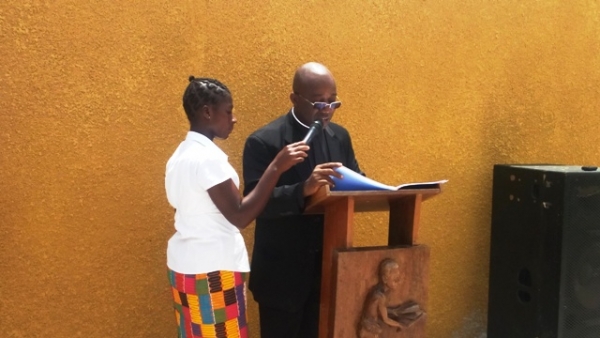 Le directeur dioc&eacute;sain de la Caritas, le p&egrave;re Maximin Lucien Da