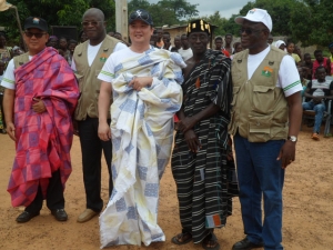 Des dirigeants de la Fondation Cor&eacute;enne, de l'ANADER et le chef d'un village visit&eacute;