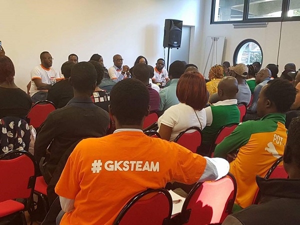 Les mouvements et organisations de France acquis &agrave; la cause du pr&eacute;sident de l&rsquo;Assembl&eacute;e nationale ivoirienne Guillaume Soro ont fait une d&eacute;claration en soutien &agrave; leur patron, et surtout &agrave; M. Kon&eacute; Kamarate Souleymane dit Soul to Soul incarc&eacute;r&eacute; &agrave; la MACA dans l&rsquo;affaire de &laquo; cache d&rsquo;armes &raquo; &agrave; Bouak&eacute;.