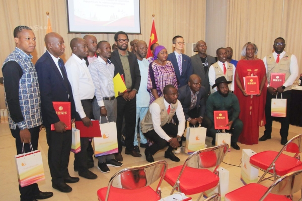 L&rsquo;ambassade de chine r&eacute;compense les laur&eacute;ats du prix de la 6&egrave;me &eacute;dition du Concours Prix M&eacute;dia "La Chine &agrave; Mes Yeux"