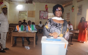 C&ocirc;te d'Ivoire : 8 millions d'&eacute;lecteurs aux urnes pour les &eacute;lections municipales et r&eacute;gionales, d&eacute;but paisible des votes