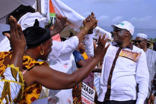 Yopougon : 200 associations, ONG et coop&eacute;ratives disent "Oui" &agrave; la nouvelle constitution