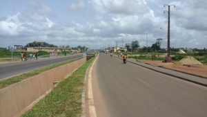 L&rsquo;une des pincipales routes de San Pedro bitum&eacute;es dans le cadre du PRICI