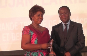 L&rsquo;Ivoirienne Yao Madeleine re&ccedil;oit le prix &laquo; B&acirc;tisseurs de l&rsquo;Economie Africaine &raquo;