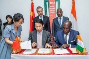 Can 2023 / La Chine fait don de 6 bus &agrave; propulsion &eacute;lectrique &agrave; la C&ocirc;te d&rsquo;Ivoire
