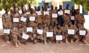 L&rsquo;Arm&eacute;e Am&eacute;ricaine forme les troupes maliennes aux soins tactiques de combat