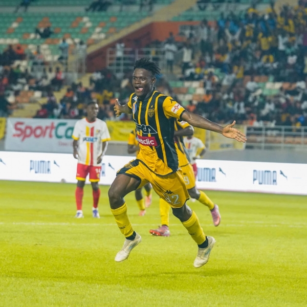 Ligue 1 (C&ocirc;te d&rsquo;Ivoire) : l&rsquo;ASEC se d&eacute;tache de ses poursuivants directs, Mouna FC frein&eacute;