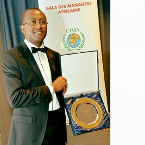 Siriki Sangare, Pdg d'OPes Holding et Pr&eacute;sident de la Chambre Nationale des Promoteurs et Constructeurs agr&eacute;&eacute;s de C&ocirc;te d'Ivoire, oscar du du XXIXeme Forum Economique de l'Afrique Gagnant, &agrave; Paris