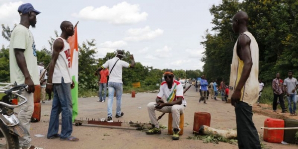 Des ex-rebelles d&eacute;mobilis&eacute;s qui bloquaient l&rsquo;entr&eacute;e de la ville de Bouak&eacute;, le mardi 23 mai 2017