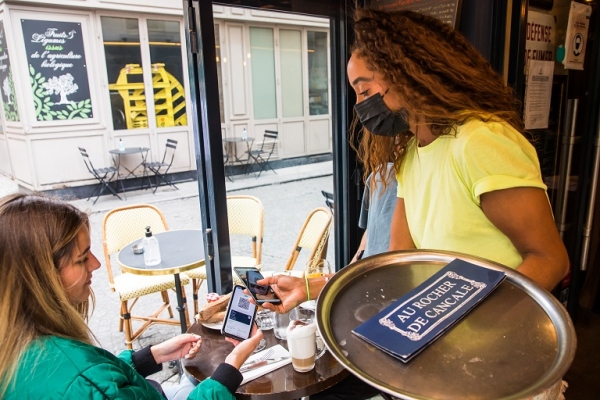 France/ Covid-19: Entr&eacute;e en vigueur du &ldquo;pass vaccinal&rdquo;