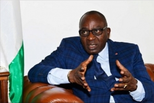 L'ambassadeur Claude b&eacute;k&eacute;