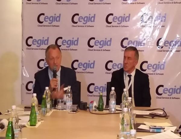 Jean-Michel Aulas (&agrave; gauche), lors de la conf&eacute;rence de presse avec le DG du Groupe, Patrick Bertrand (&agrave; droite)/Ph AIP