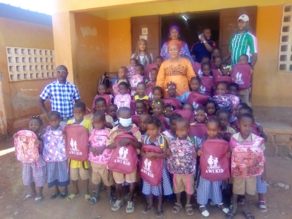 C&ocirc;te d&rsquo;Ivoire : La Fondation Awi offre pr&egrave;s de 200 kits scolaires &agrave; des &eacute;coliers de Touba