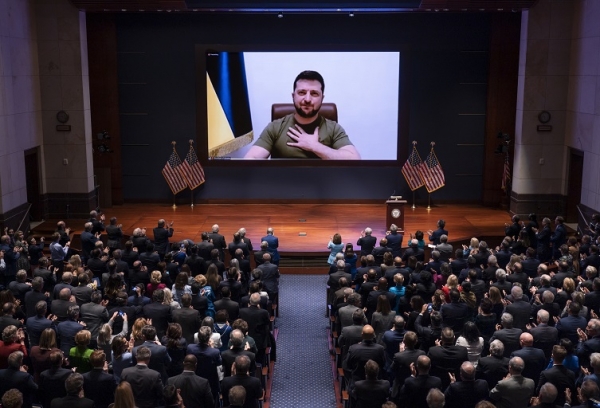 Zelensky sur les lignes de front de Kharkiv