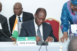 C&ocirc;te d'Ivoire-Infrastructures : Ouattara et ses pairs signent le Trait&eacute; de l&rsquo;autoroute Abidjan-Dakar